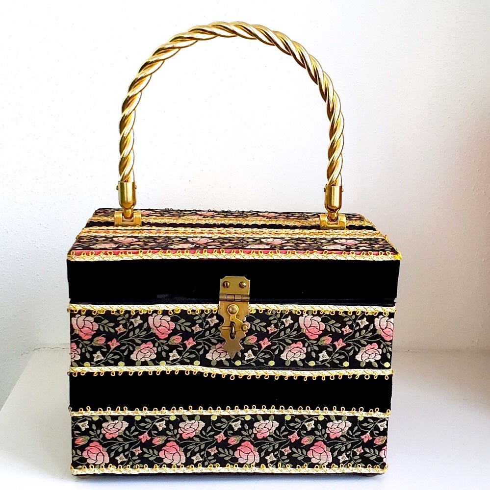 🔥HP🔥True VTG wood purse/ velvet + tapestry